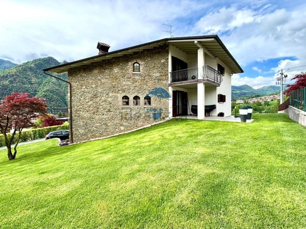 casa indipendente in vendita a Parre