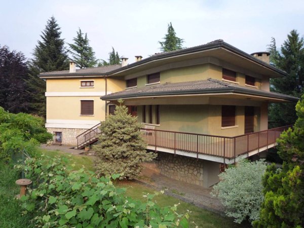 casa indipendente in vendita a Parre