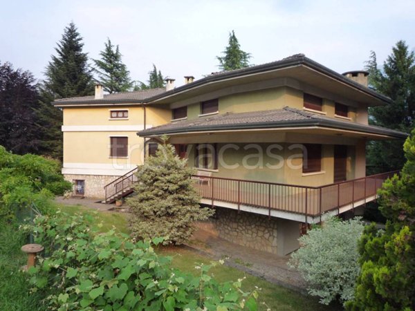 casa indipendente in vendita a Parre