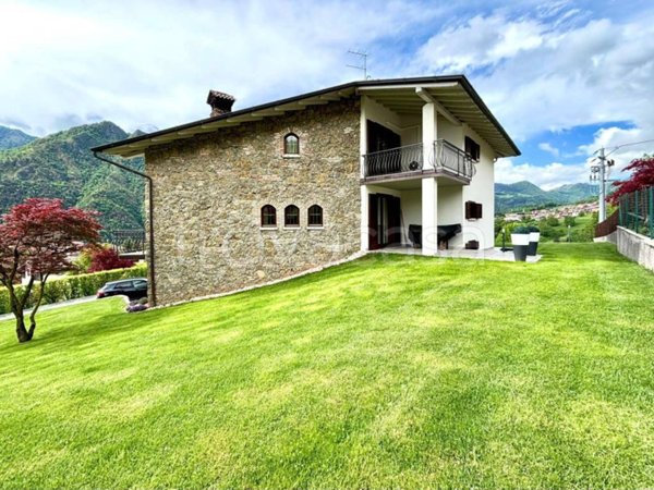 casa indipendente in vendita a Parre