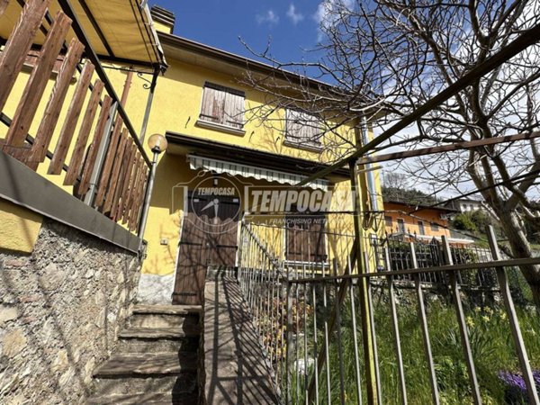 casa indipendente in vendita a Parzanica in zona Acquaiolo