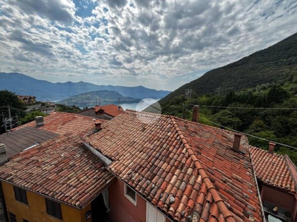 casa indipendente in vendita a Parzanica in zona Acquaiolo