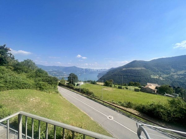 appartamento in vendita a Parzanica in zona Belvedere