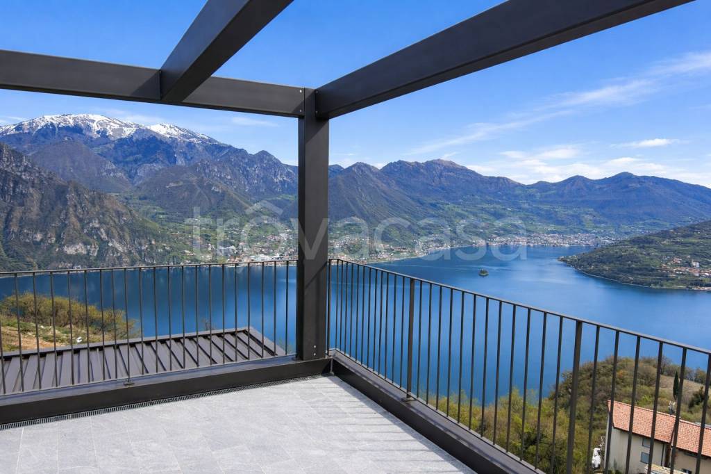 appartamento in vendita a Parzanica in zona Belvedere