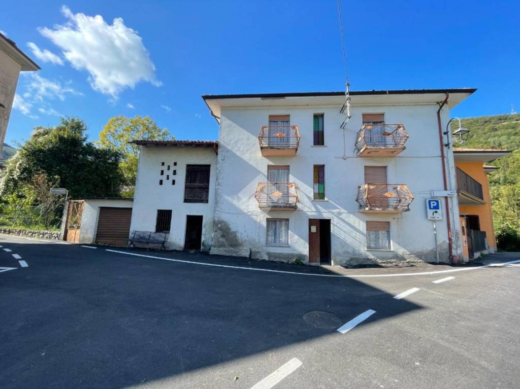 casa indipendente in vendita a Parzanica in zona Belvedere