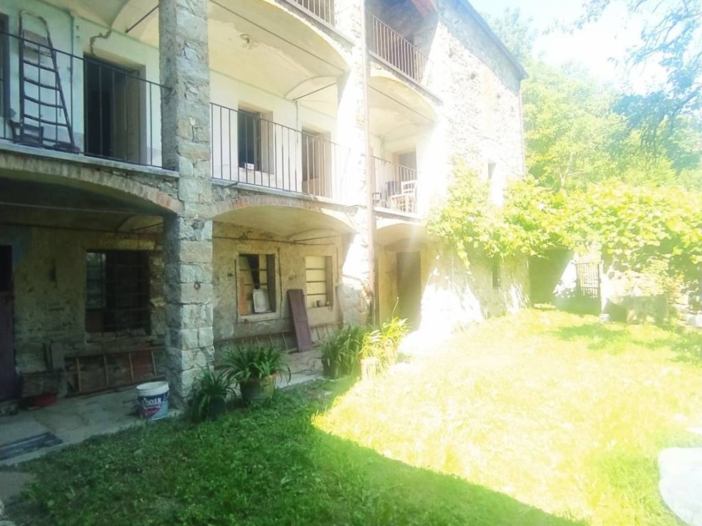 casale in vendita ad Andrate