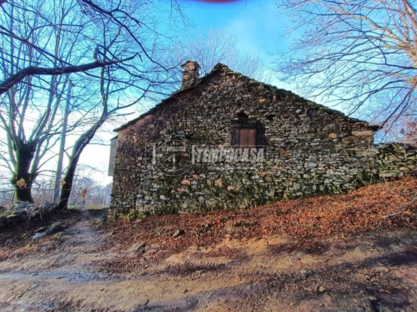 casale in vendita ad Andrate