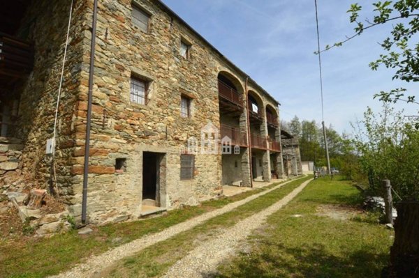 casa indipendente in vendita ad Andrate