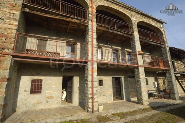 casa semindipendente in vendita ad Andrate