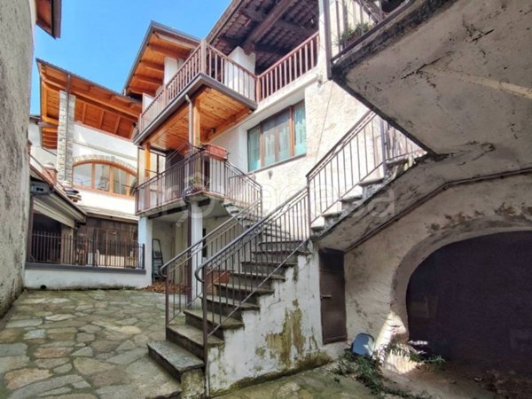 casa indipendente in vendita ad Andrate