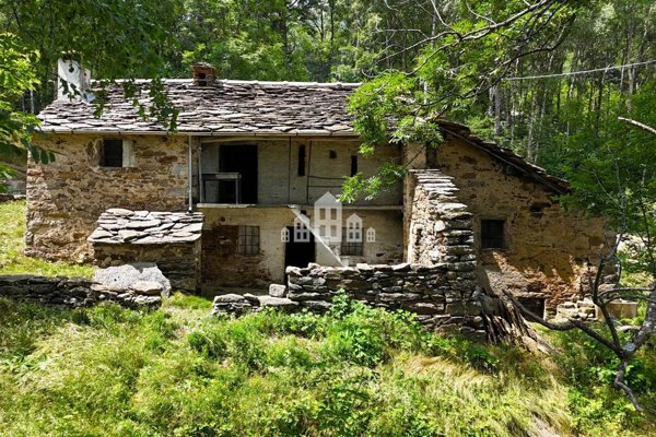 casale in vendita ad Andrate