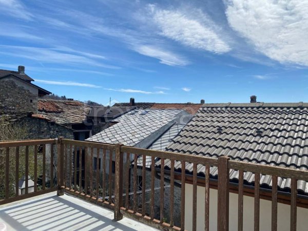 casa indipendente in vendita ad Andrate