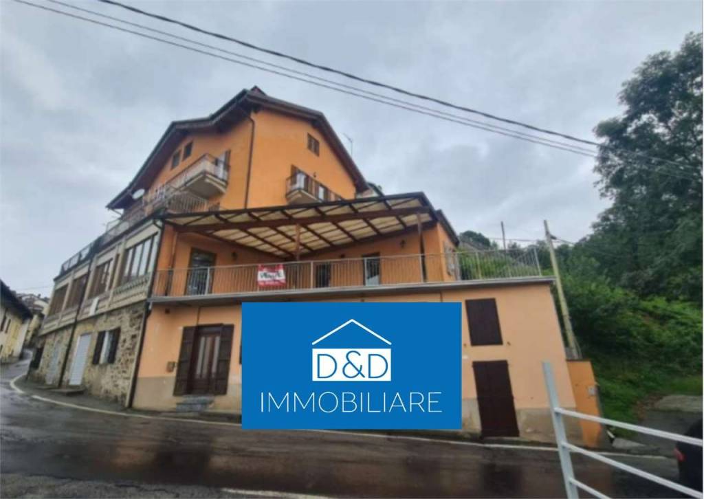 negozio in vendita ad Andrate