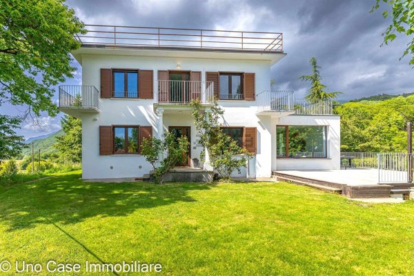 casa indipendente in vendita ad Andrate