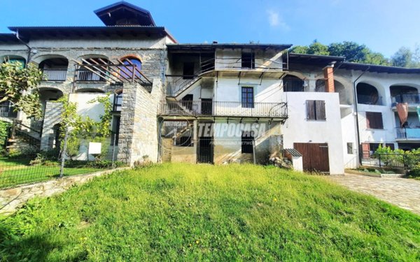 casa indipendente in vendita ad Andrate