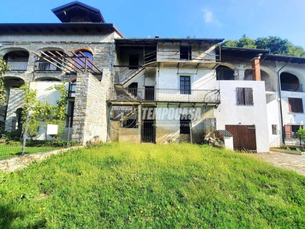casa indipendente in vendita ad Andrate