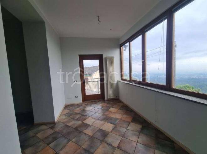 negozio in vendita ad Andrate