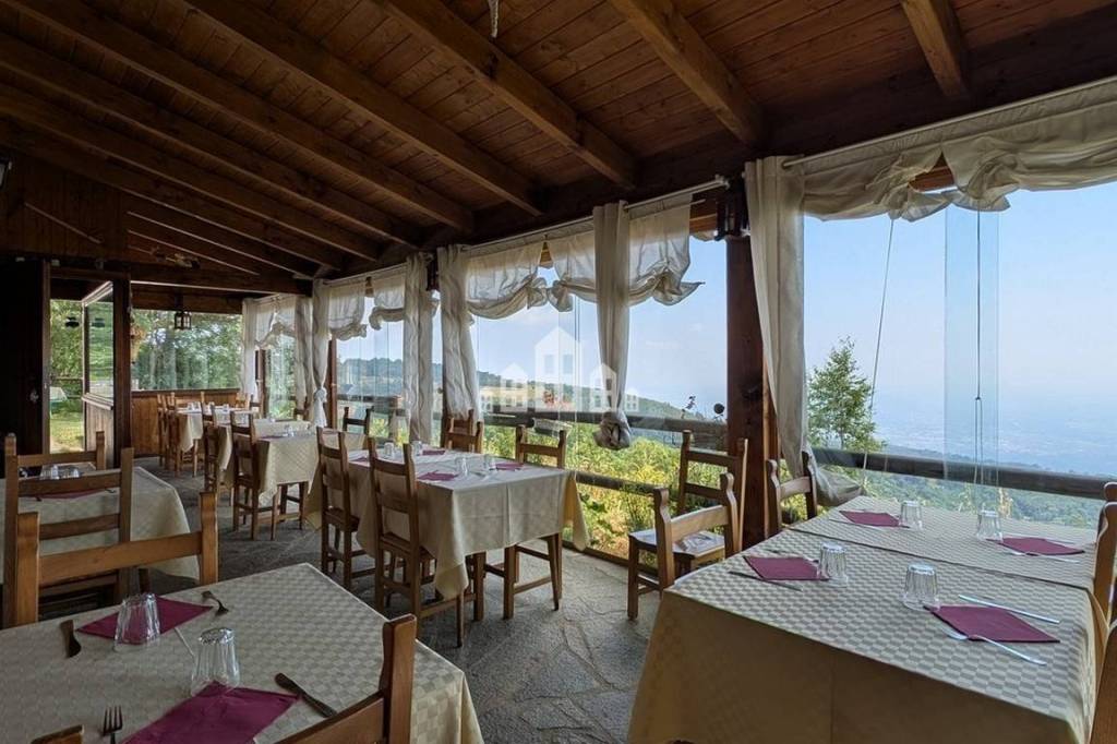 negozio in vendita ad Andrate