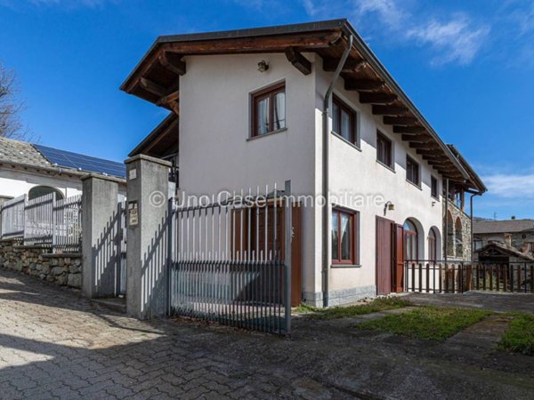 casa indipendente in vendita ad Andrate