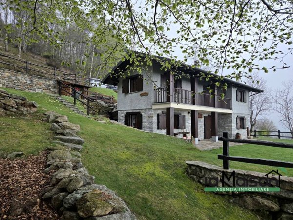 casa indipendente in vendita ad Andrate