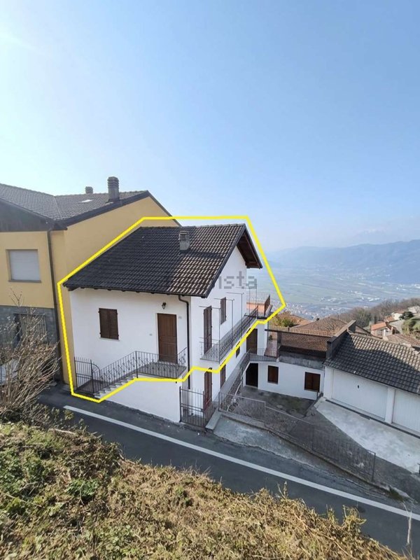 appartamento in vendita ad Andrate