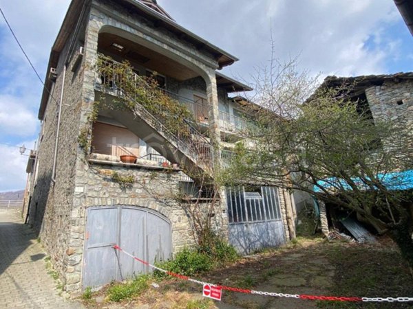 casa indipendente in vendita ad Andrate