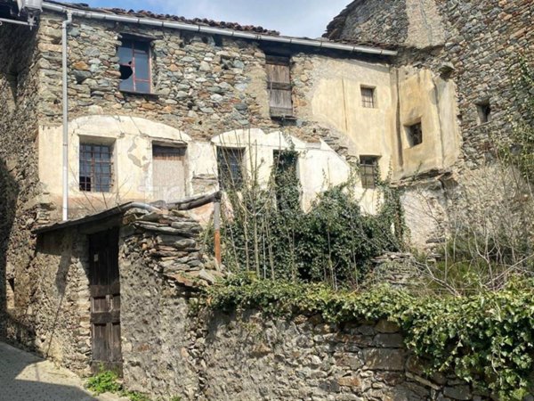 casa indipendente in vendita ad Andrate