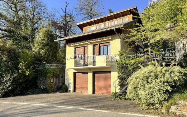 casa indipendente in vendita ad Andrate