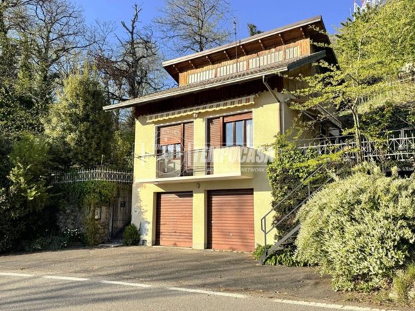 casa indipendente in vendita ad Andrate