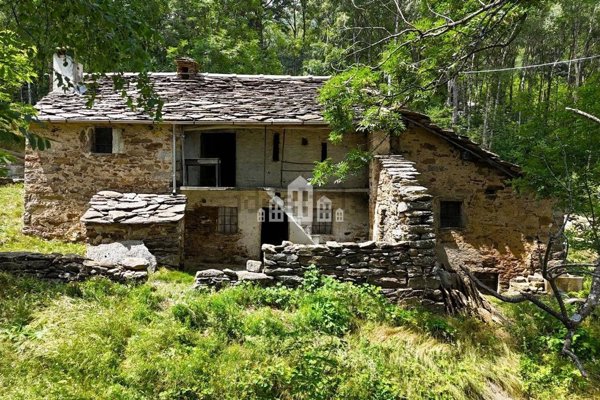 casale in vendita ad Andrate
