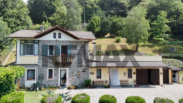 casa indipendente in vendita ad Andrate