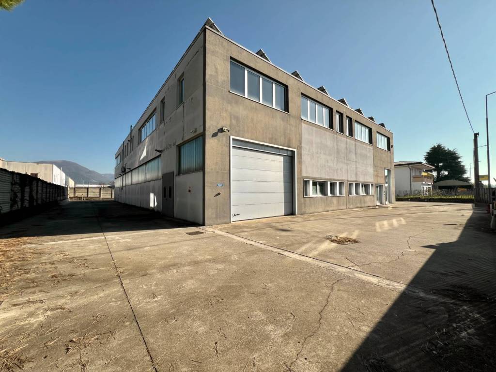 locale commerciale in vendita a Pedrengo