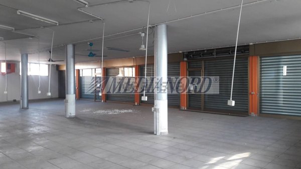 locale commerciale in vendita a Pedrengo