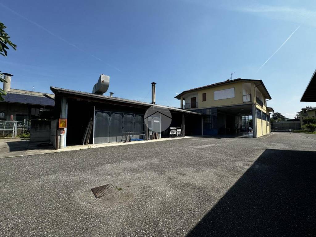 locale commerciale in vendita a Pedrengo