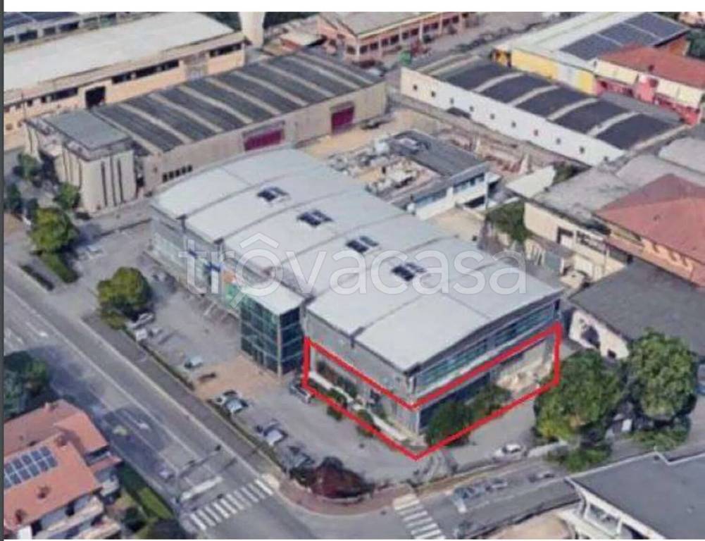 locale commerciale in vendita a Pedrengo