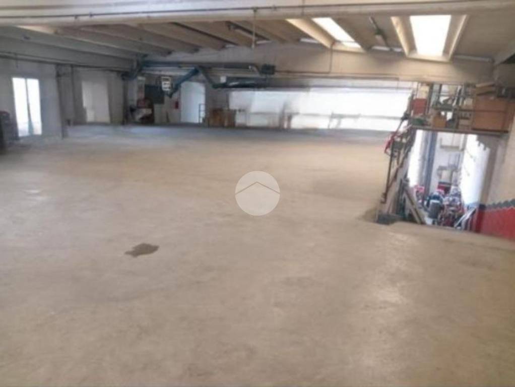 locale commerciale in vendita a Pedrengo