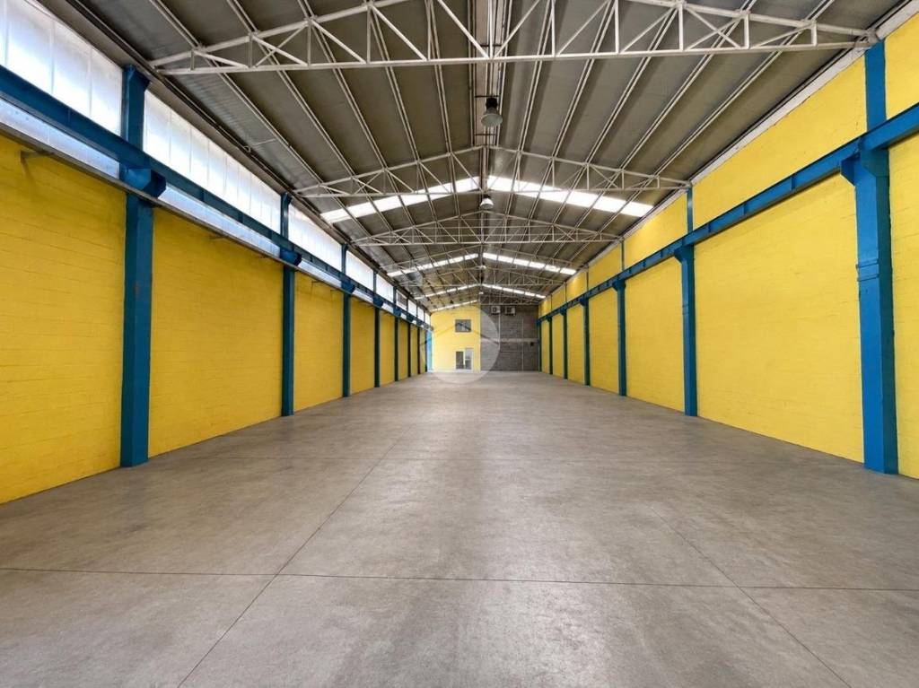 locale commerciale in vendita a Pedrengo