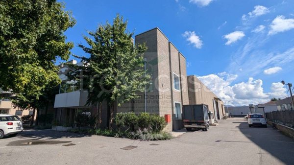 locale commerciale in vendita a Pedrengo