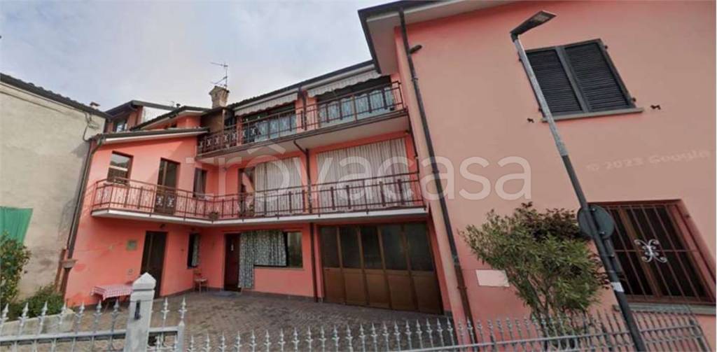 locale di sgombero in vendita a Peia