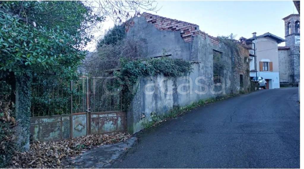 locale di sgombero in vendita a Peia