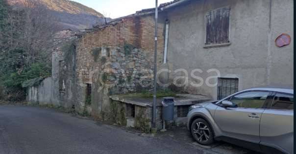 casa indipendente in vendita a Peia