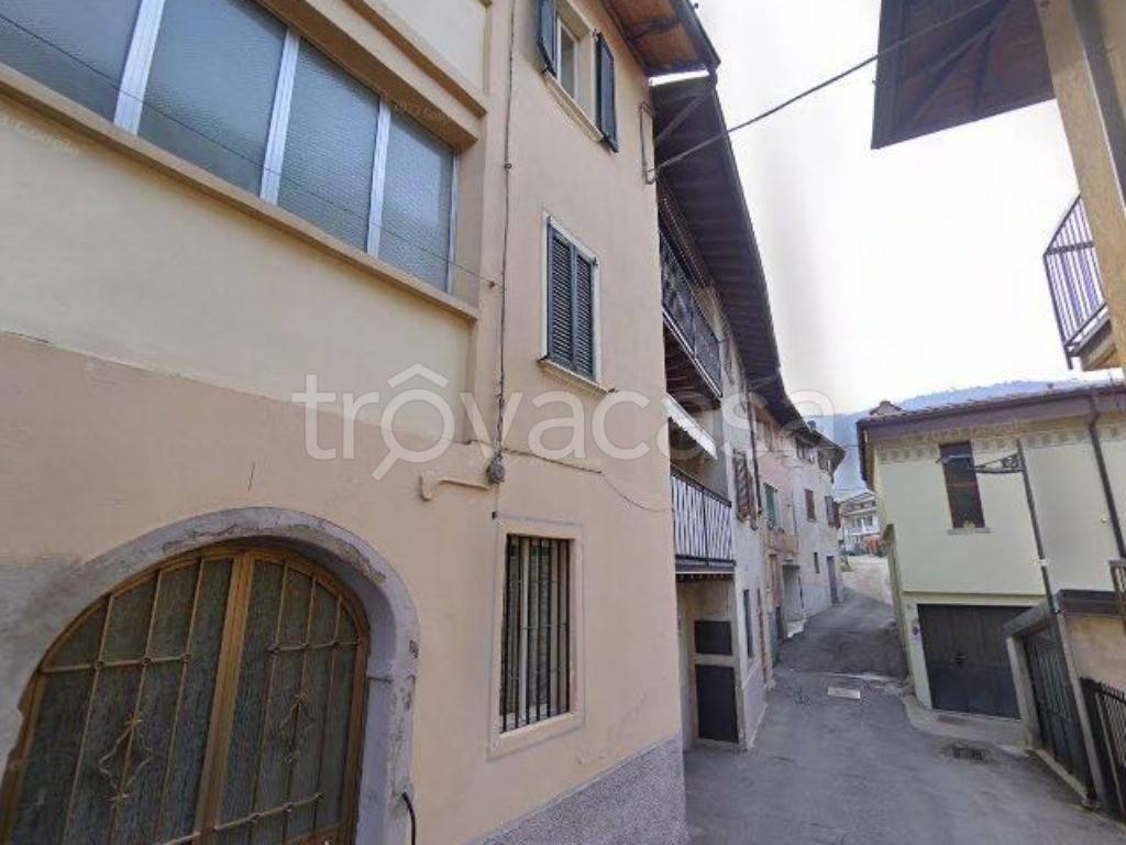 negozio in vendita a Peia