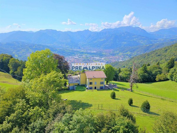 casa indipendente in vendita a Peia