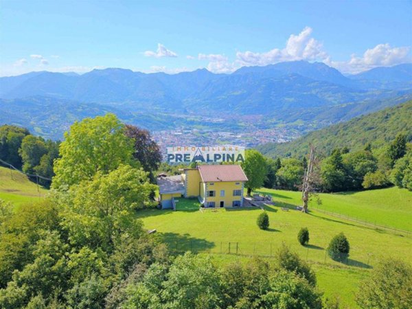 casa indipendente in vendita a Peia