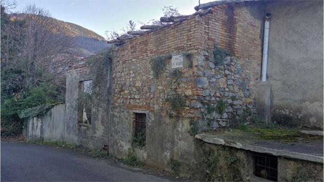 locale di sgombero in vendita a Peia