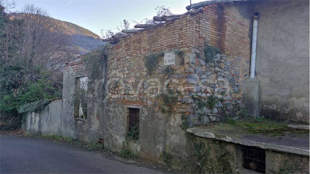 locale di sgombero in vendita a Peia