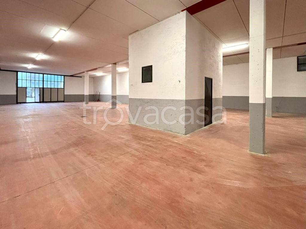 locale commerciale in vendita a Peia