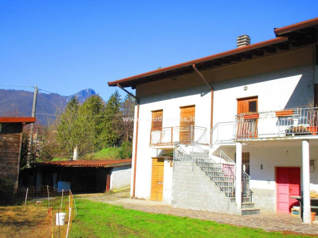 casa indipendente in vendita a Pianico