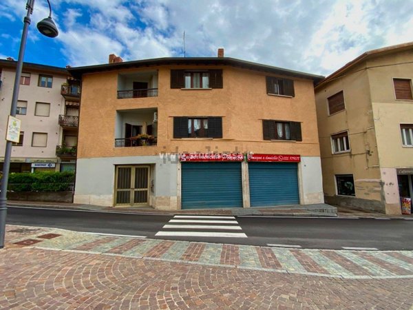 locale commerciale in vendita a Pianico