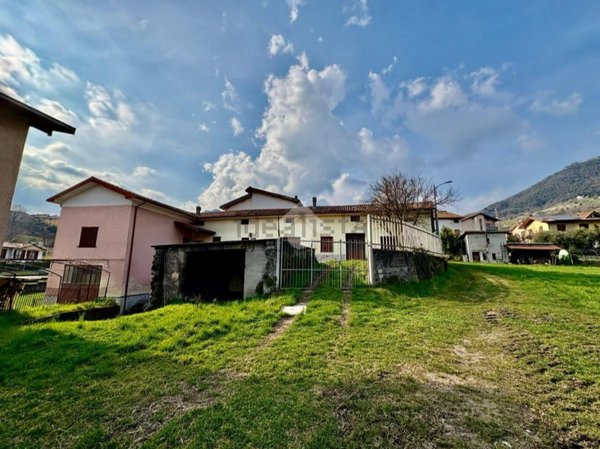 casa indipendente in vendita a Pianico